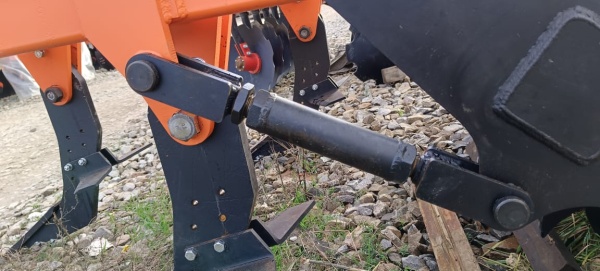 Плуг чизельный ПЧН 1,6 с планчатым катком купить в Туле – «БДН-АгроКубань», 3