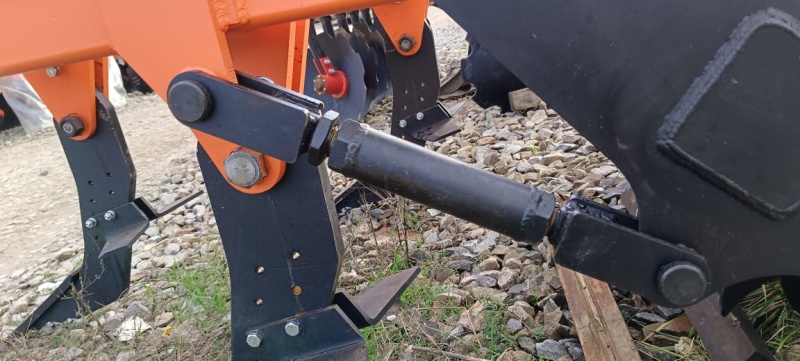 Плуг чизельный ПЧН 1,6 с планчатым катком купить в Туле – «БДН-АгроКубань», 3